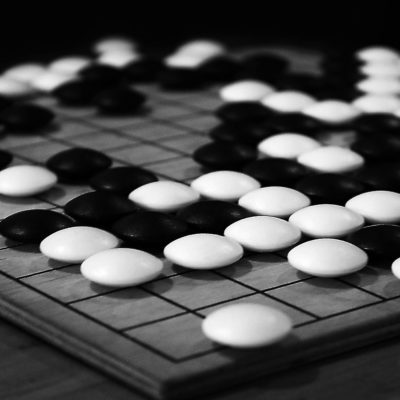 White and black “Stones” compete for the supremacy over a space delimited by the surface of the goban. Go is an ancient Chinese strategy game. It is played a lot in Japan, acquiring its nationality, where it is considered a training for the power of self-control and order.